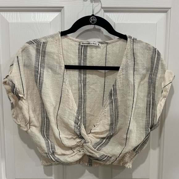 Abercrombie & Fitch Cream and Black Striped Crop Top - Picture 2 of 13